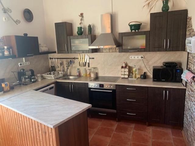 Apartament Erd - Csendes, Kenyelmes Csaladi Haz Zewnętrze zdjęcie