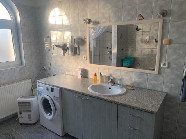 Apartament Erd - Csendes, Kenyelmes Csaladi Haz Zewnętrze zdjęcie